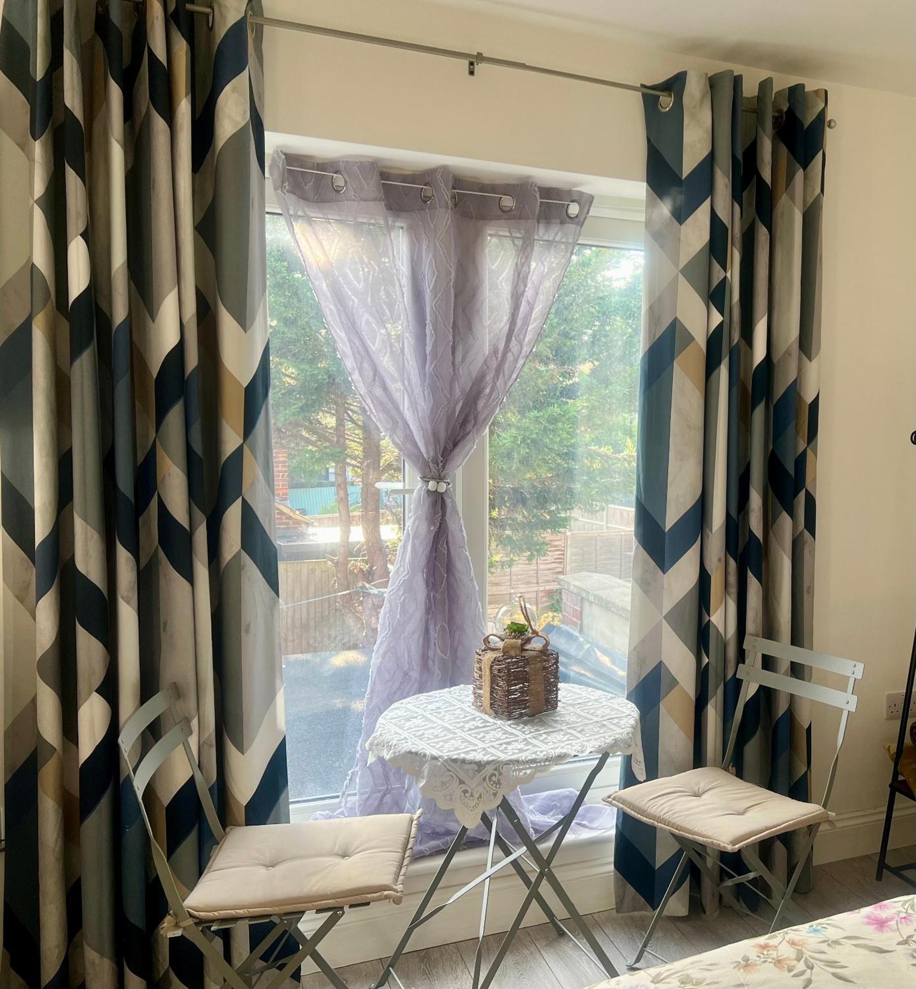 Modern Self Contained Flat Londra